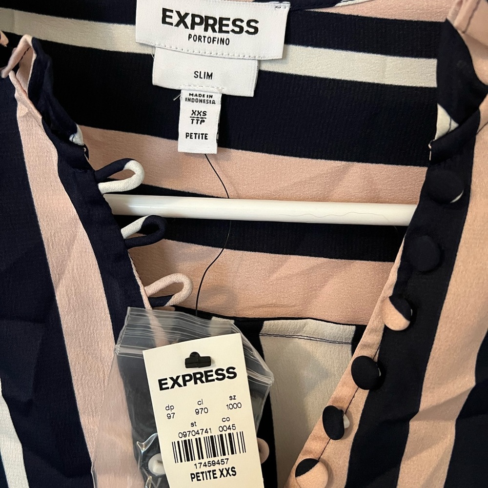 Express Blouse - Picture 2 of 3